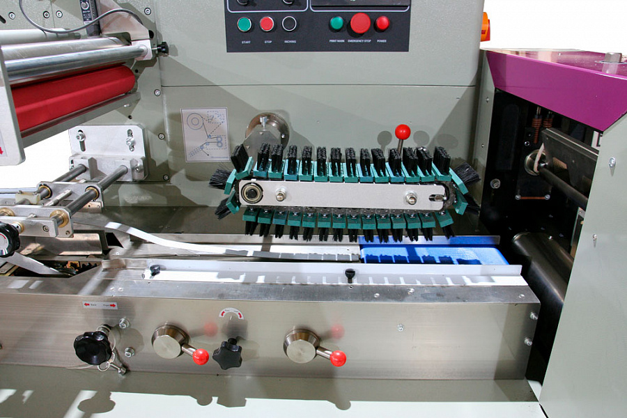 Горизонтальный упаковочный автомат Магикон-450AGD